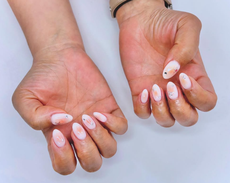 네일 아트 케어